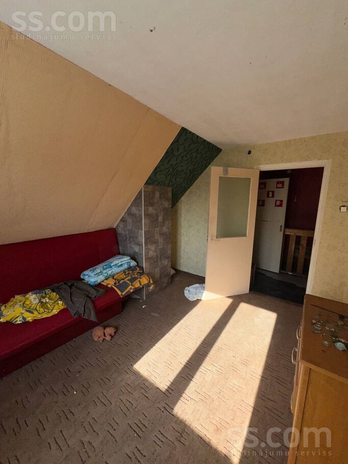 Ābeļziedi, Zūras, Ventspils un raj., Vārves pag. — maja