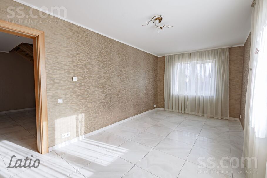 Romas 1a, Jelgava un raj., Jelgava — maja