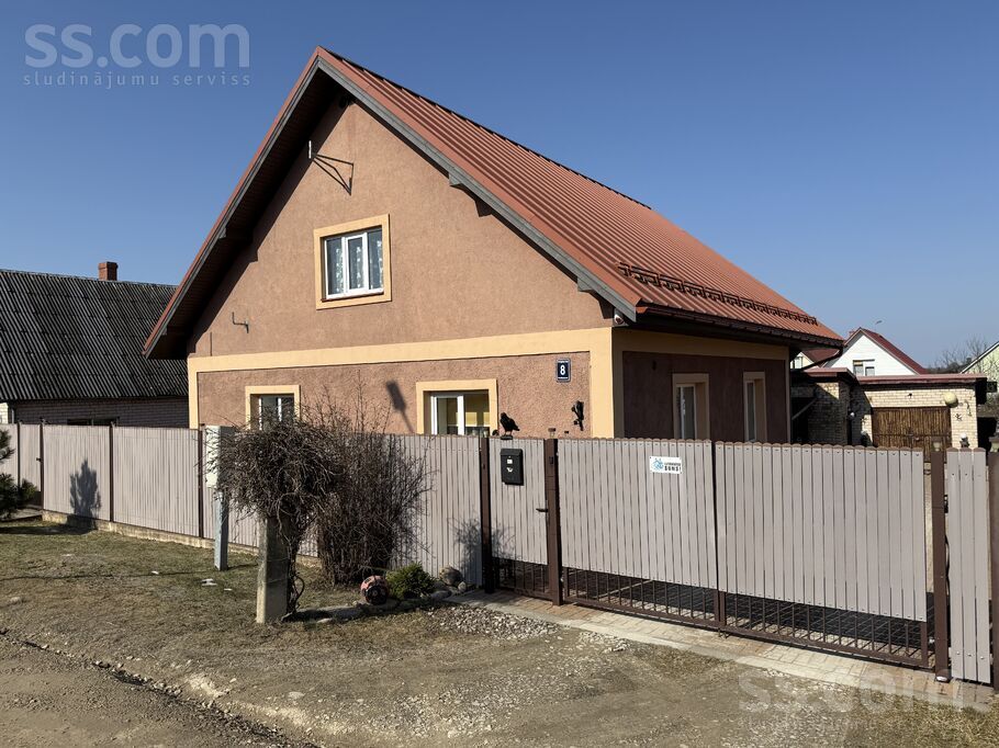 Zvaigžņu iela 8, Rēzekne un raj., Rēzekne — maja