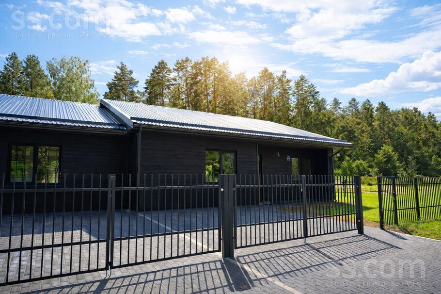 Elizabetes 35, Mežāres, Rīgas rajons, Babītes pag. — maja