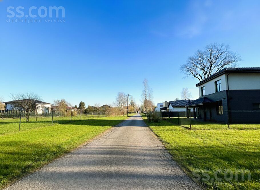 Pavasara, Brīvkalni, Rīgas rajons, Babītes pag. — zeme