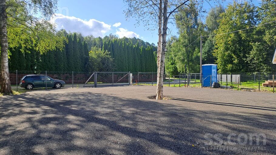 Ulmaņa g. 151, Rīga — zeme