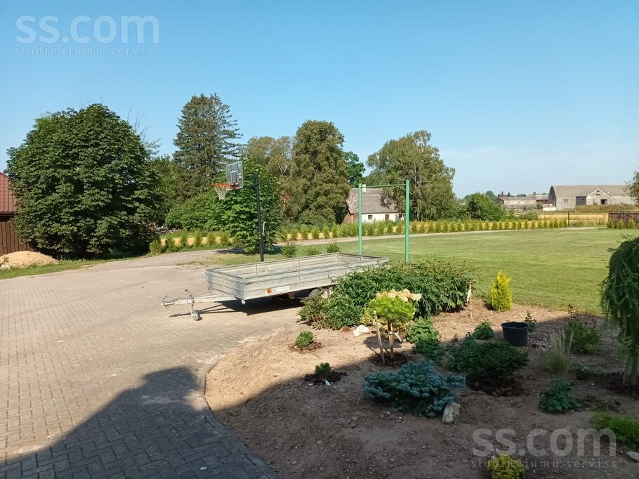 Pakalniņi, Saldus un raj., Saldus — maja