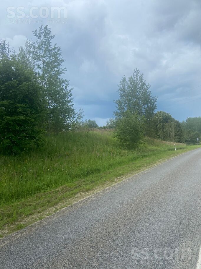 Akmeņkalns, Ludza un raj., Ludza — zeme