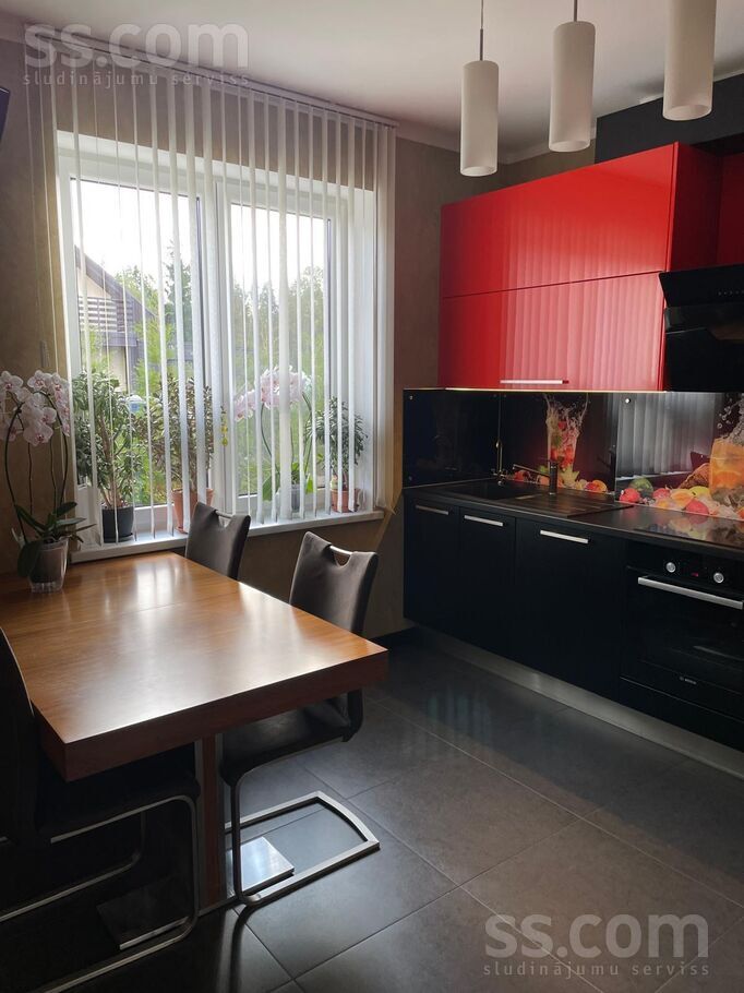 Balto Ķiršu iela 6, Tēraudi, Rīgas rajons, Salaspils l. t. — maja