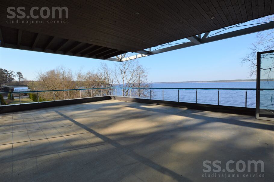 Ezermalas 44, Rīga — maja