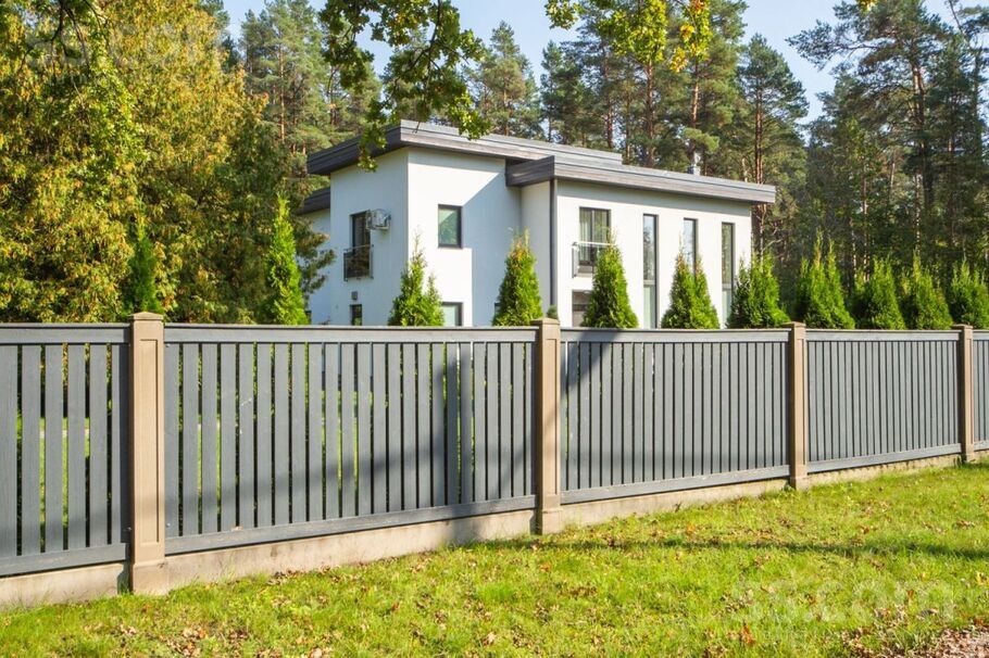 Ezeru iela 17, Jūrmala — maja