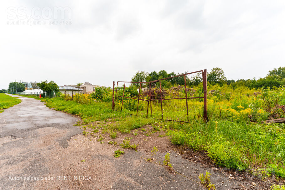 Ulbrokas 33, Rīga — zeme