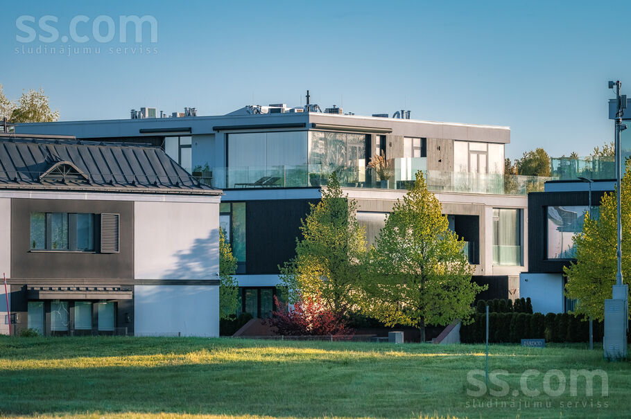 Jaunā Mežaparka 5, Rīga — zeme