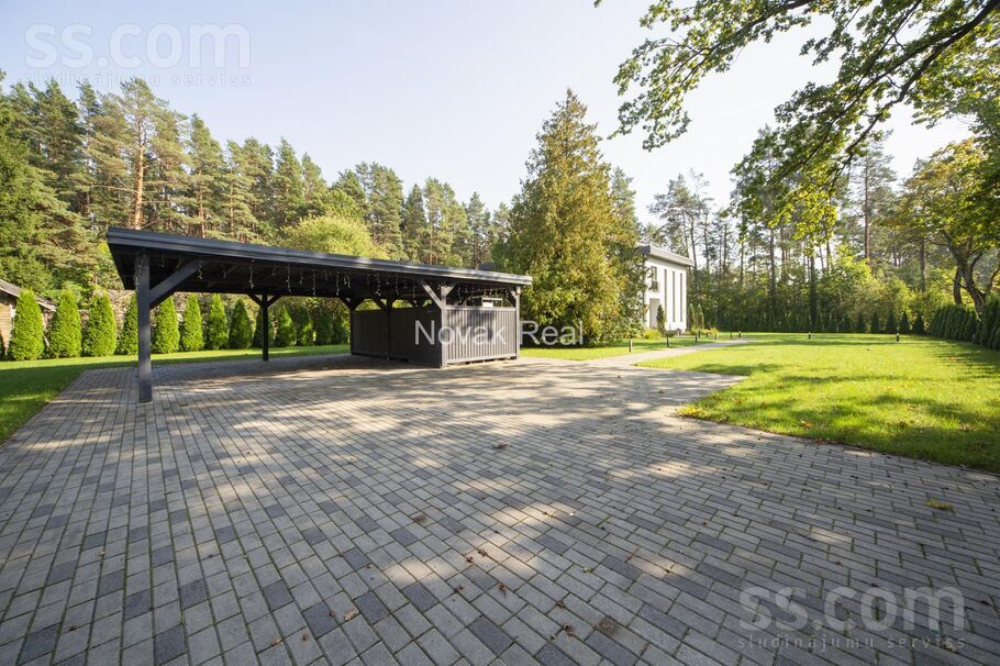 Ezeru iela 17, Jūrmala — maja