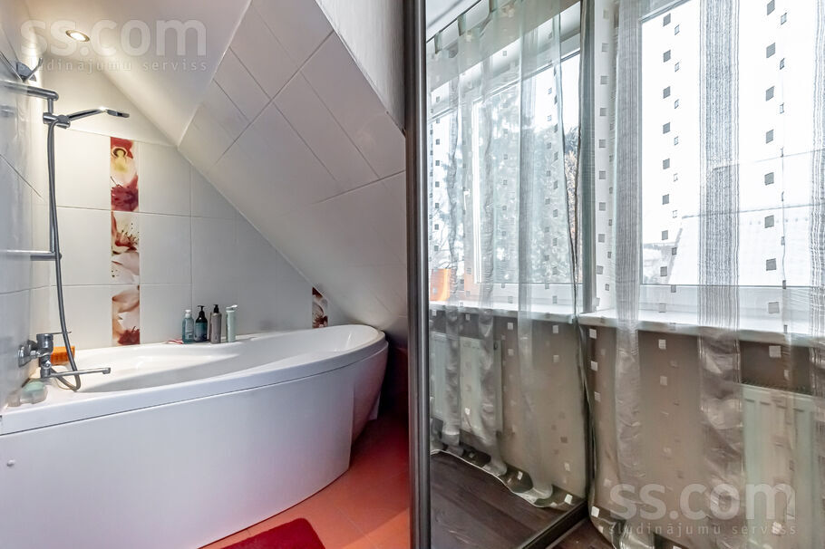 Tēriņu 74, Rīga — maja