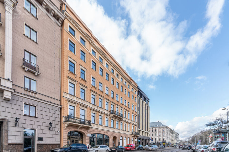 Aspazijas bulv. 20, Rīga — maja