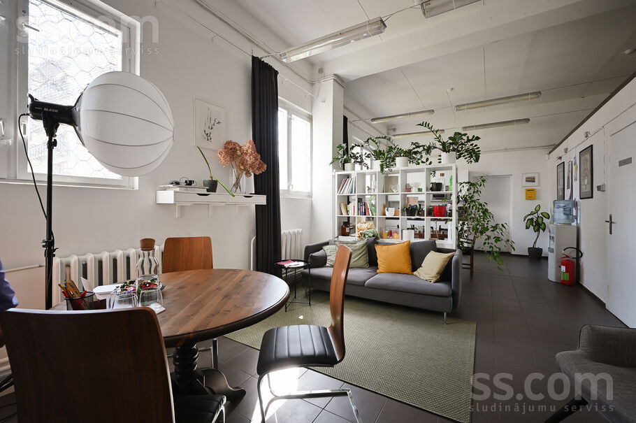 Elvīras 1b, Rīga — maja