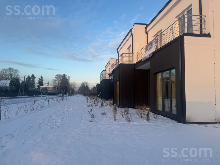 Rītausmas iela 1, Mārupe, Rīgas rajons, Mārupes pag. — maja