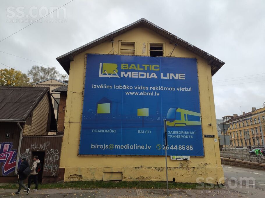 Brīvības gatve 212a, Rīga — zeme