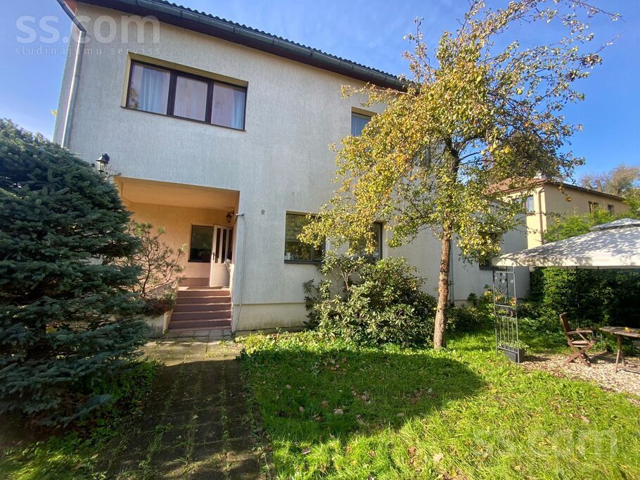 Zileņu, Rīga — maja