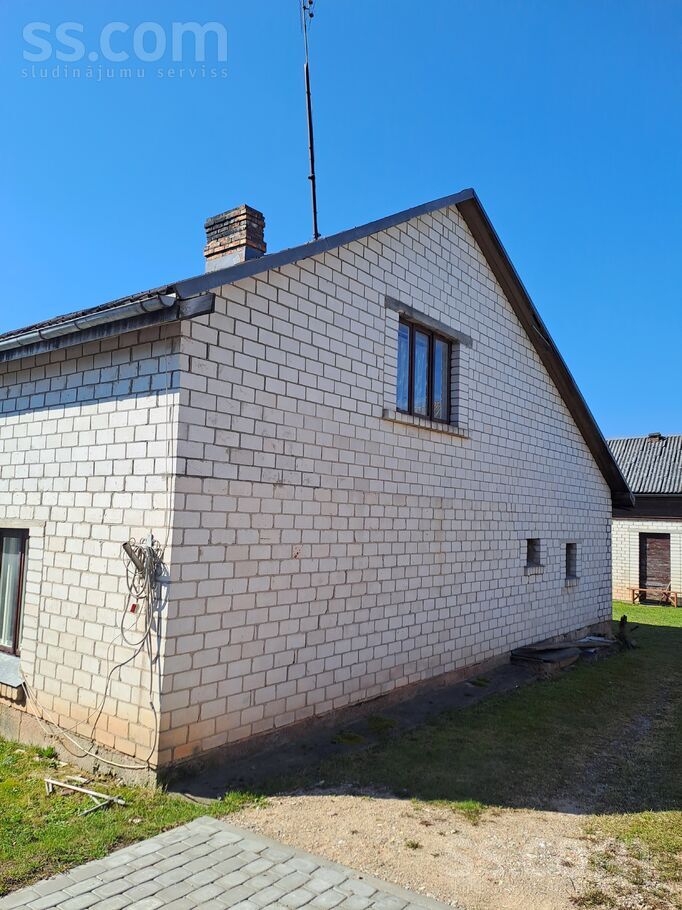 Striķu 83, Saldus un raj., Saldus — maja