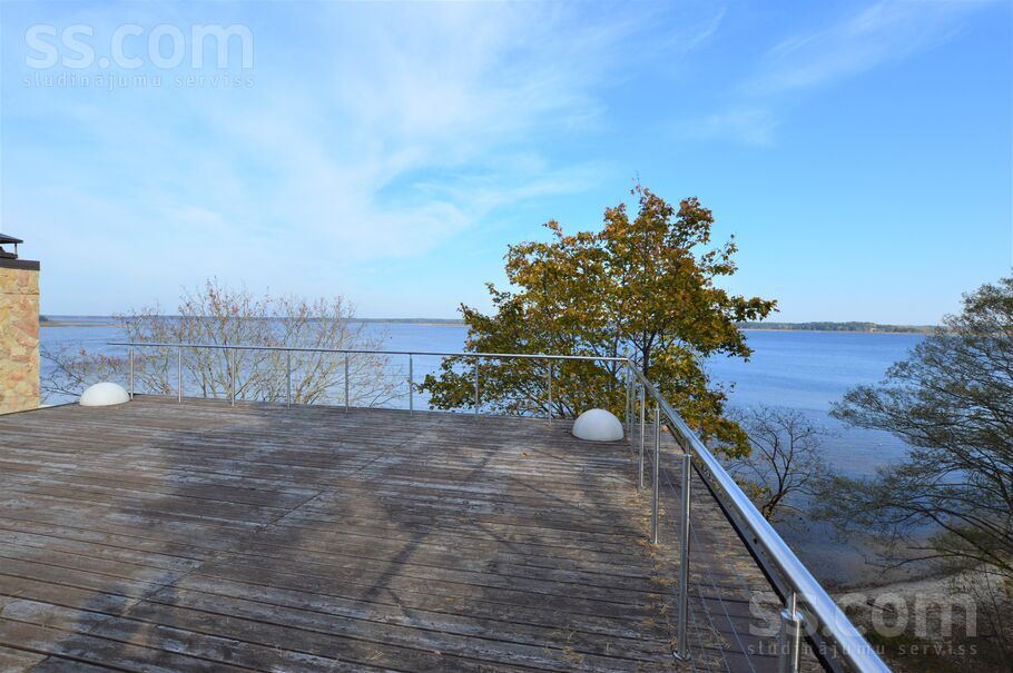 Ezermalas 44, Rīga — maja