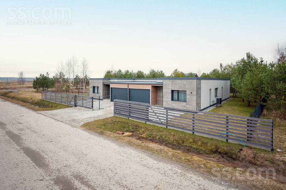 Andra iela 14, Vīkuļi, Rīgas rajons, Babītes pag. — maja