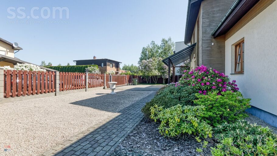 Vizuļu 28, Lapenieki, Rīgas rajons, Ķekavas pag. — maja