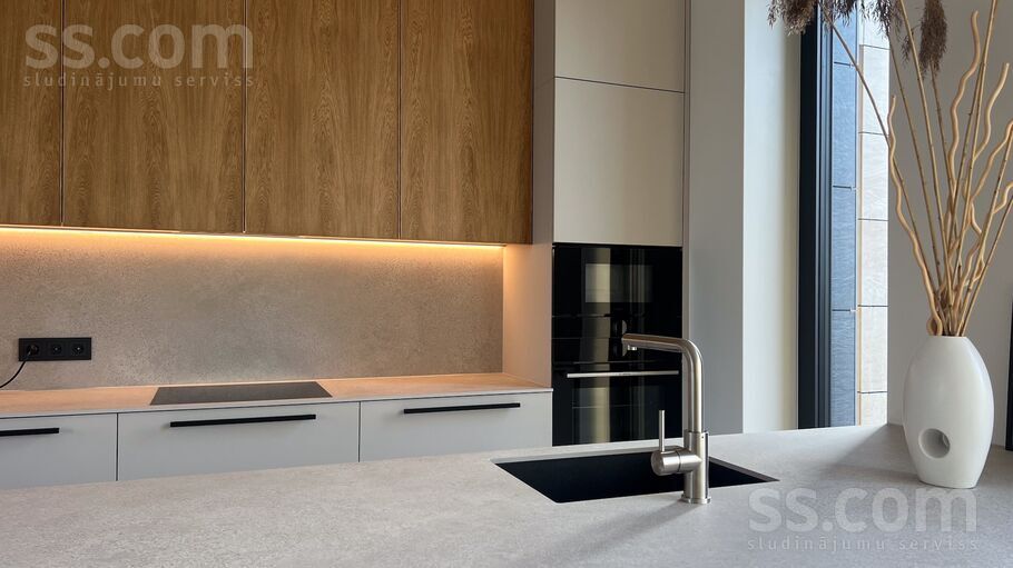 Viktorijas, Dzilnuciems, Rīgas rajons, Babītes pag. — maja