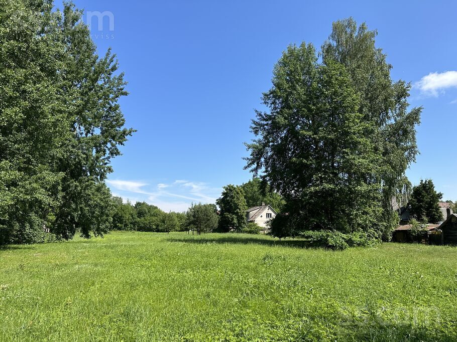 Mežrozīšu 17, Jūrmala — zeme