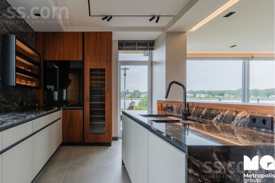 Laipu iela 2, Jūrmala — maja