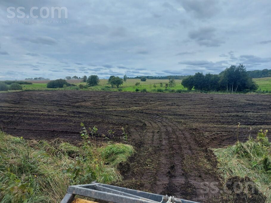 Ziedmalas,, Veclauki, Tukums un raj., Jaunpils pag. — zeme