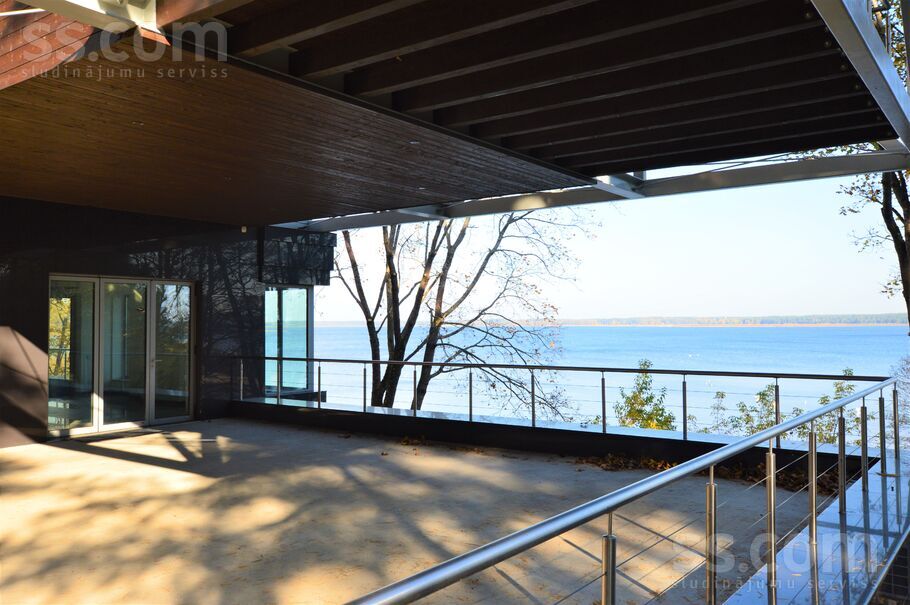 Ezermalas 44, Rīga — maja