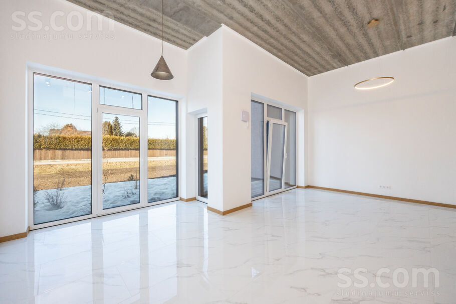 Rītausmas iela 1, Mārupe, Rīgas rajons, Mārupes pag. — maja