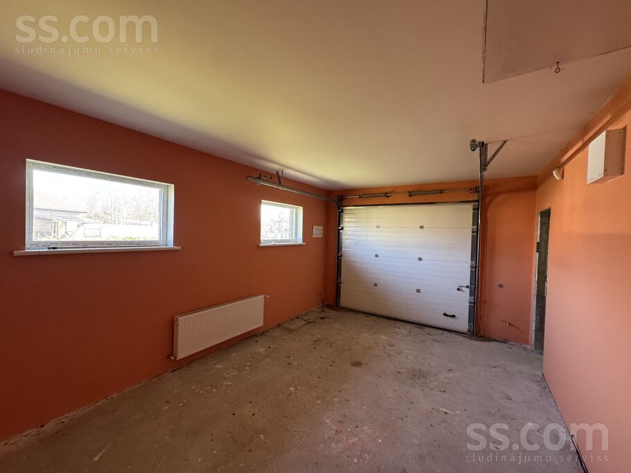 Bērzu iela 11, Iecava, Bauska un raj., Iecavas nov. — maja