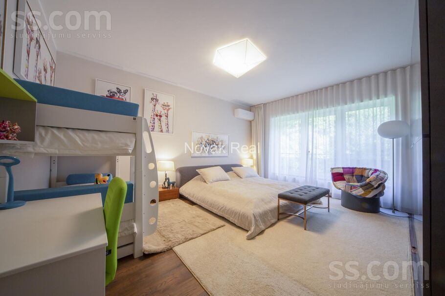 Ezeru iela 17, Jūrmala — maja