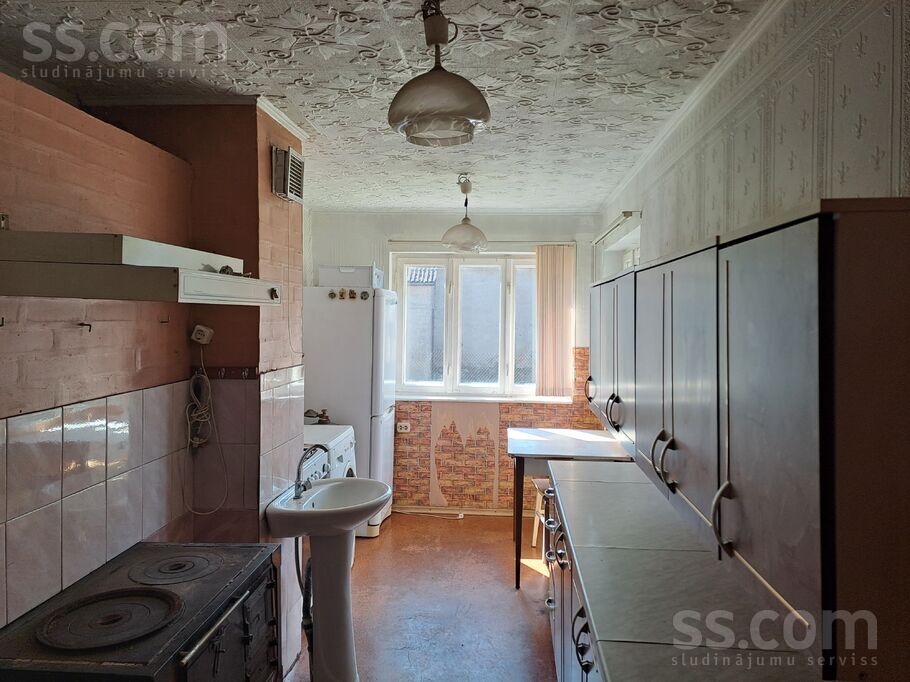 Striķu 83, Saldus un raj., Saldus — maja