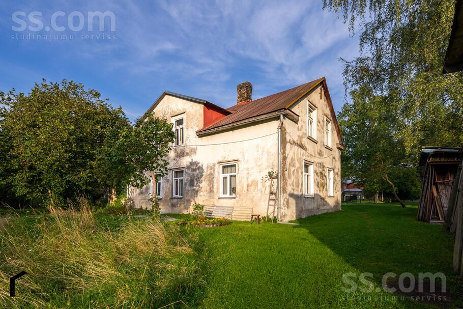 Dīķa 21, Rīga — maja