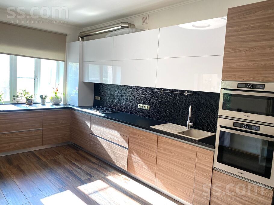 Zileņu, Rīga — maja