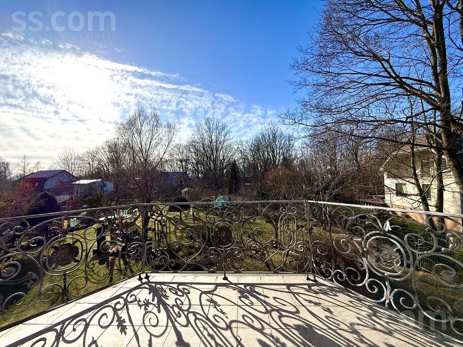 Planīcas 13, Rīga — maja