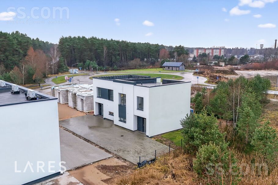 Juglas 1, Rīga — maja