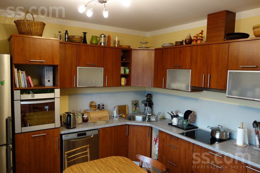 Upeņu iela 10, Rīgas rajons, Sigulda — maja