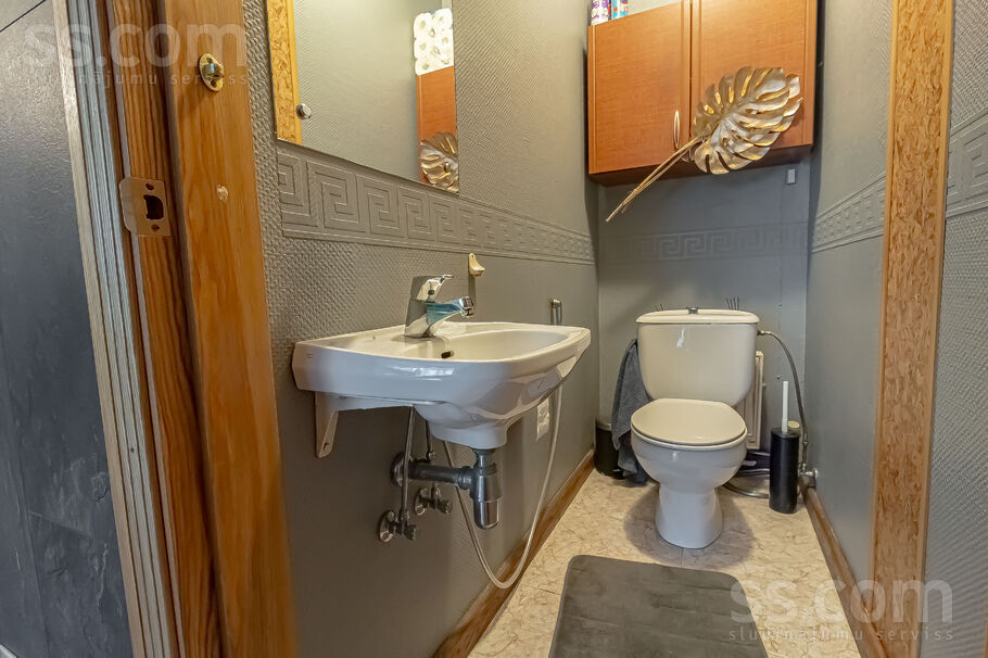 Zileņu 8, Rīga — maja