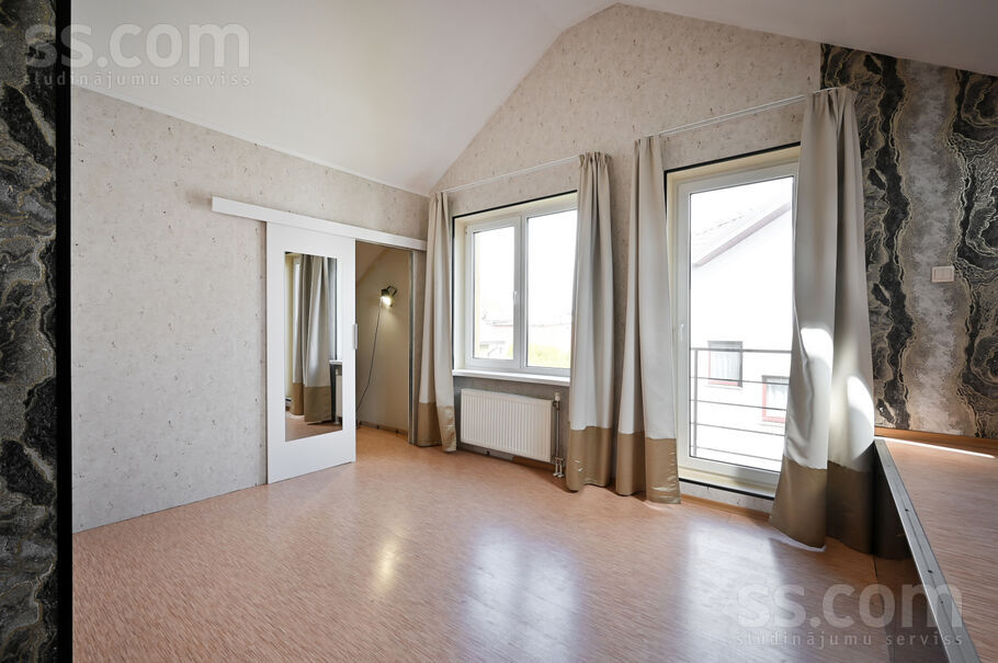 Kalnu iela 25bk-2, Jūrmala — maja