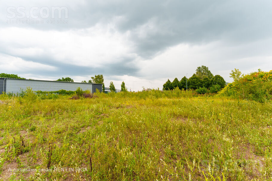 Ulbrokas 33, Rīga — zeme