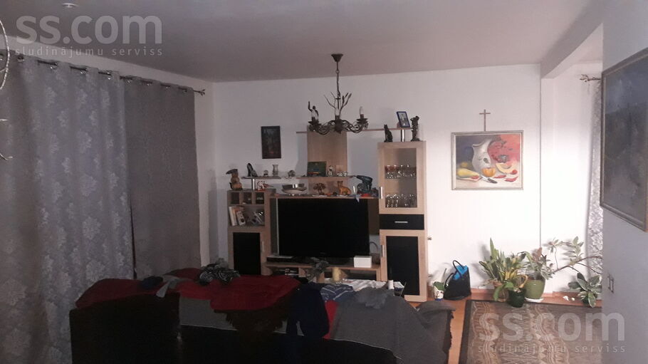 Latgales 12, Rīga — maja