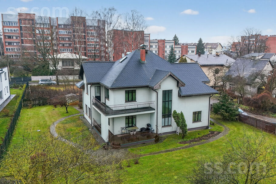 Plaužu 4, Rīga — maja