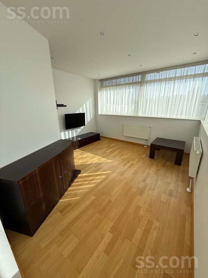 Melluzu prospects 77, Jūrmala — dzivoklis