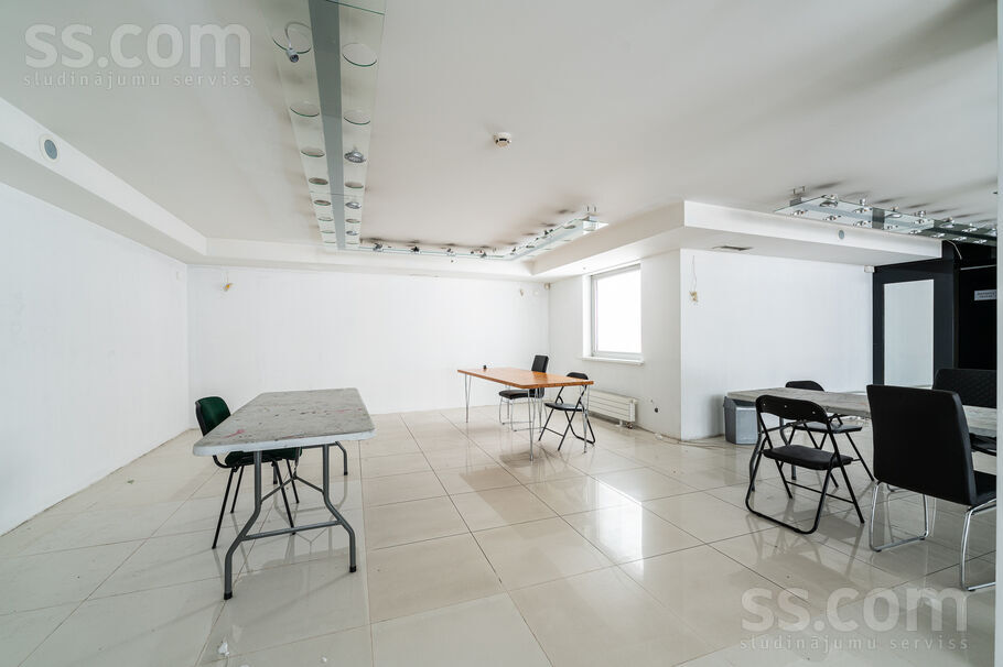 Vaļņu 4, Rīga, Vecrīga — telpa