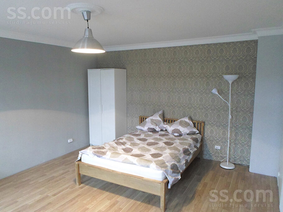 Bruņinieku 79, Rīga — maja