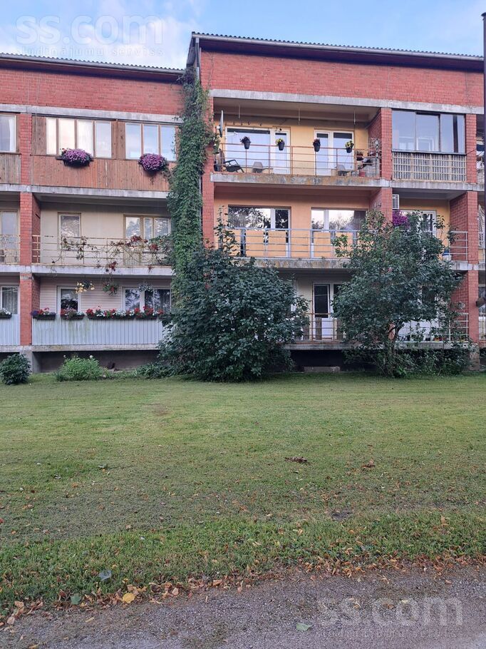 Skolas 2, Zirņi, Saldus un raj., Zirņu pag. — dzivoklis