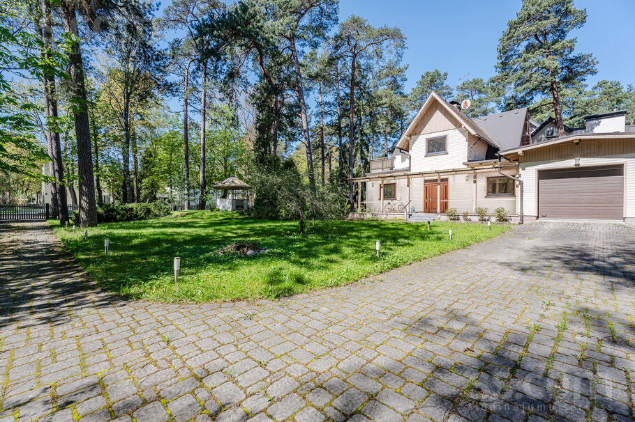 Bulduru prospekts 100b, Jūrmala — maja