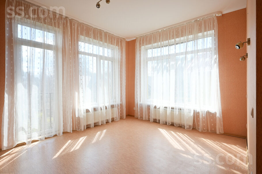 Kalnu iela 25bk-2, Jūrmala — maja
