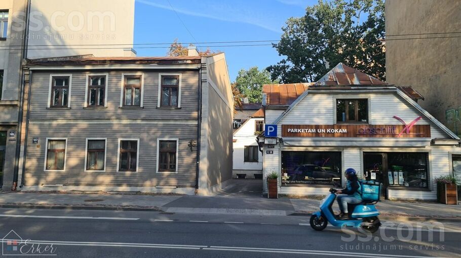 Čaka 107, Rīga — maja